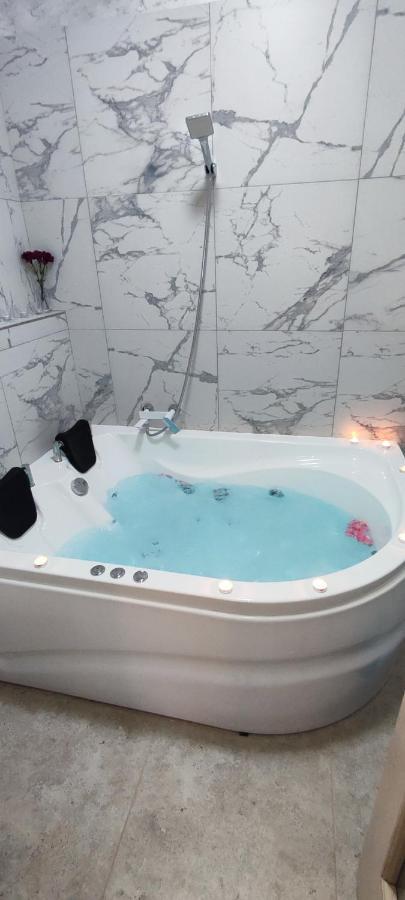 דירות Jacuzzi Belle View Sinaia-Free Parking מראה חיצוני תמונה
