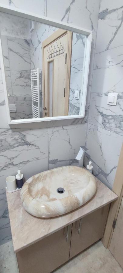 דירות Jacuzzi Belle View Sinaia-Free Parking מראה חיצוני תמונה