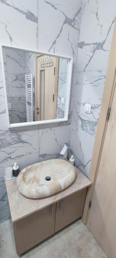 דירות Jacuzzi Belle View Sinaia-Free Parking מראה חיצוני תמונה