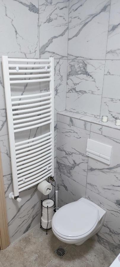 דירות Jacuzzi Belle View Sinaia-Free Parking מראה חיצוני תמונה